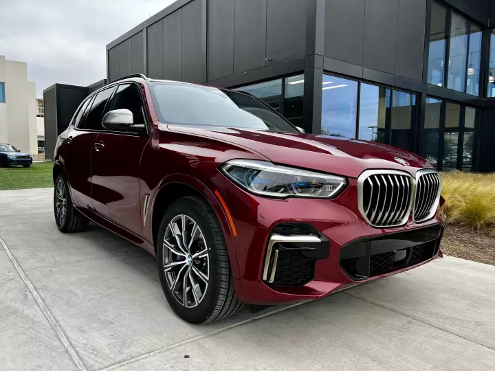 BMW X5 (G05) painted in Indianapolis Red