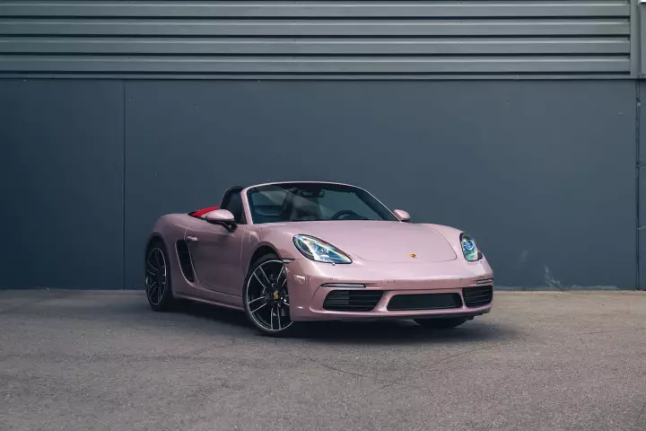 Porsche 718 Boxster (982) painted in Frozen Berry Metallic