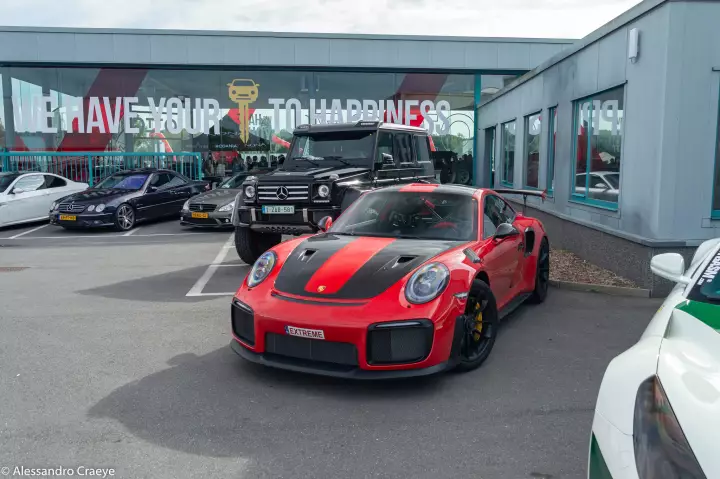 Porsche 911 GT2 RS (991) painted in Guards Red