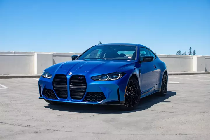 BMW M4 (G82) painted in Sapphire Blue II