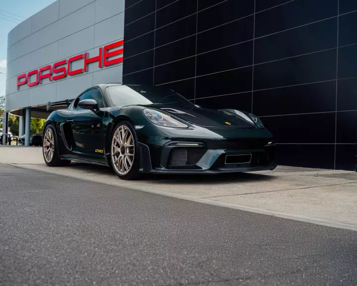 Porsche 718 Cayman GT4 RS (982) painted in Brewster Green