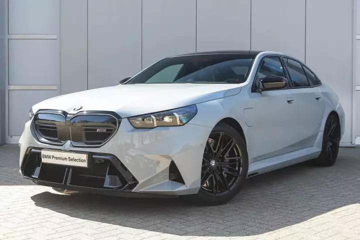 BMW M5 (G90) painted in Brooklyn Grey