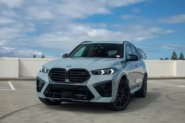 BMW X5 M (G05 LCI) painted in Brooklyn Grey