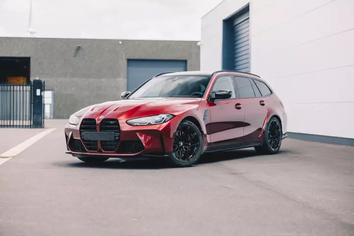 BMW M3 Touring (G81) painted in Aventurine Red III