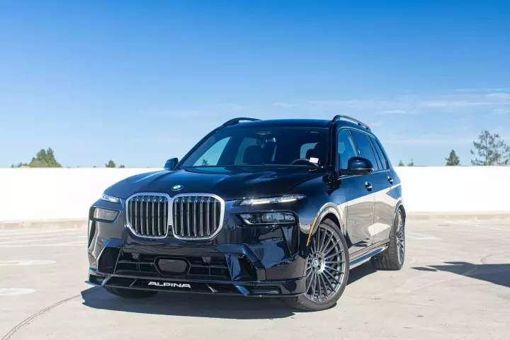 Alpina XB7 (G07) painted in Jerez Black