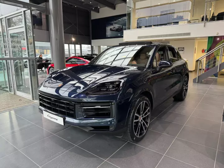 Porsche Cayenne (E3) painted in Algarve Blue Metallic