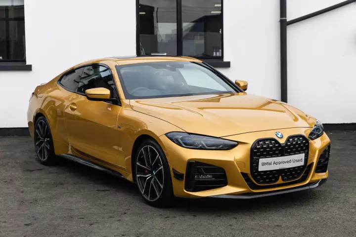 BMW 4 Series (G22) painted in Ceylon