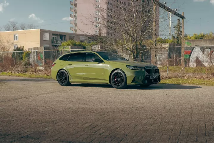BMW M5 Touring (G99) painted in Urban Green II