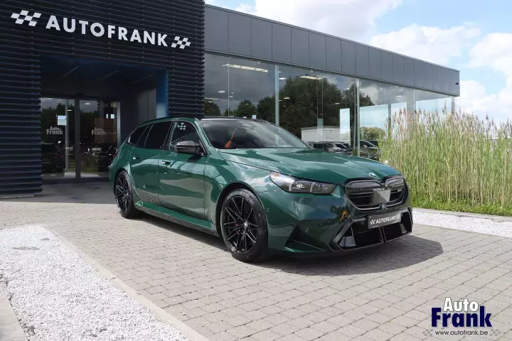 BMW M5 Touring (G99) painted in British Racing Green