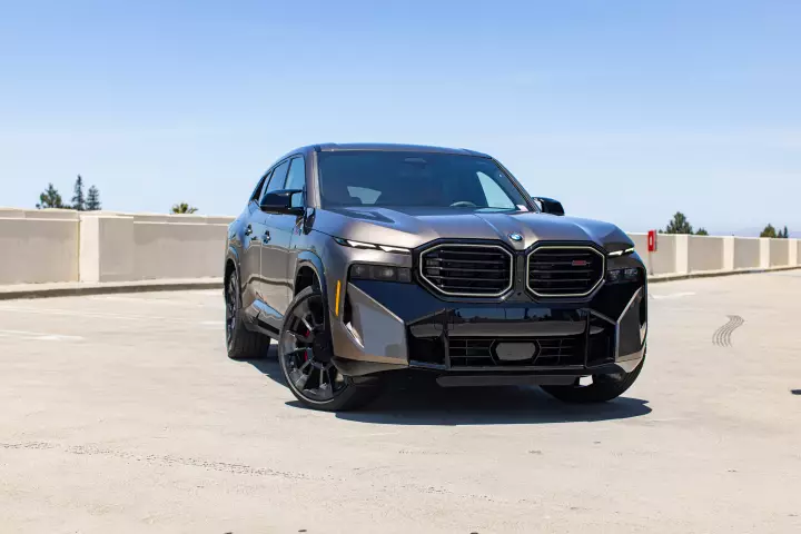 BMW XM painted in Sepang Bronze