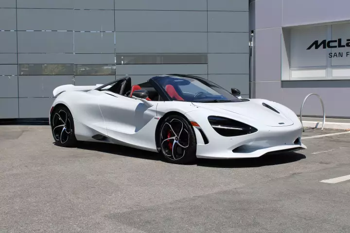 McLaren 750S Spider painted in Cirrus Grey