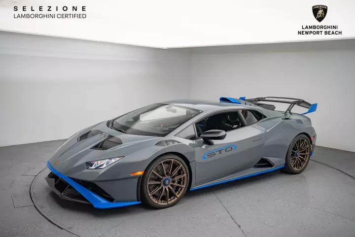 Lamborghini Huracán STO (LP640-2) painted in Grigio Telesto and Blu Nila