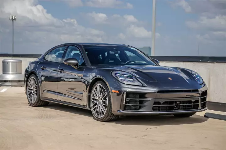 Porsche Panamera (972) painted in Volcano Grey Metallic