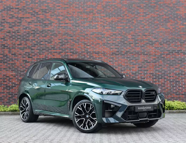 BMW X5 M (G05 LCI) painted in Aurora Diamond Green