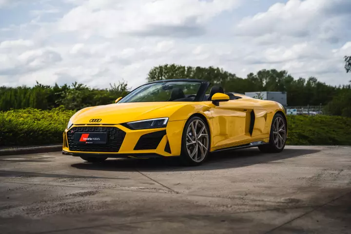 Audi R8 Spyder (4S) painted in Vegas Yellow