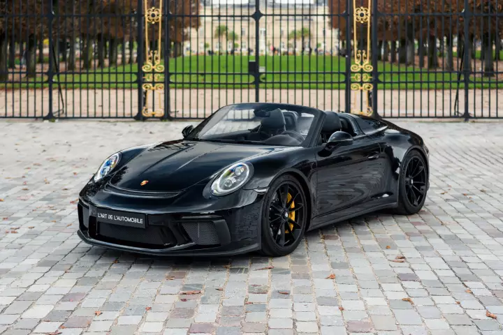 Porsche 911 Speedster (991) painted in Jet Black Metallic