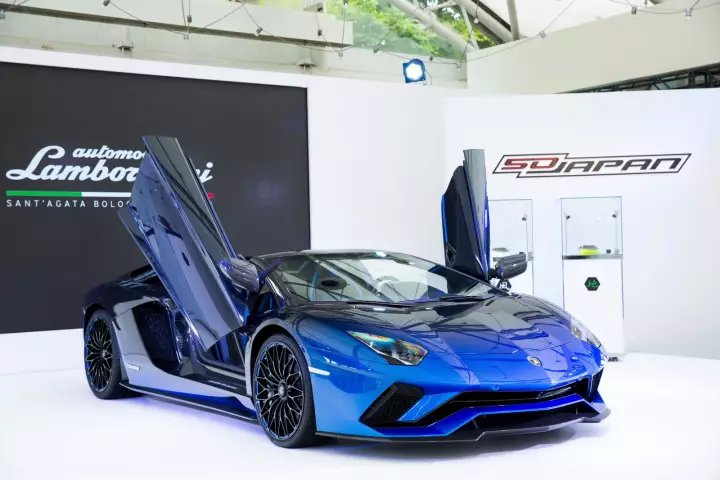 Lamborghini Aventador S Roadster 50th Anniversary Japan (LP740-4) painted in Nero Pegaso and Blu Nethuns