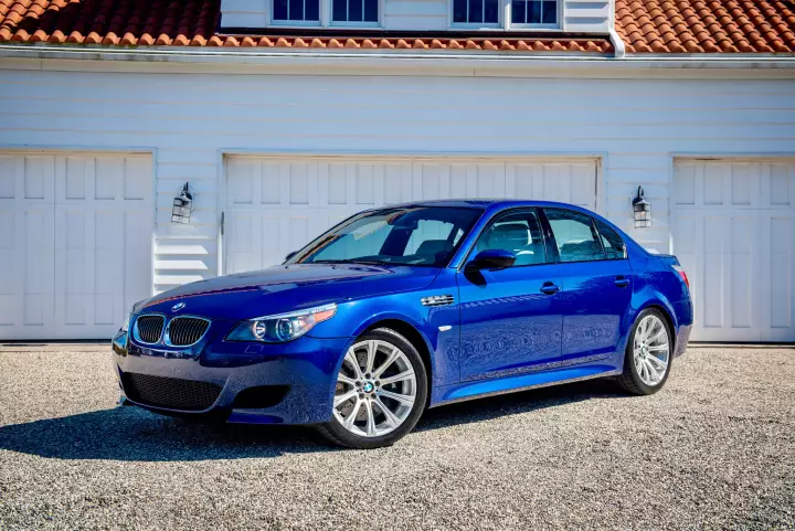 BMW M5 (E60) painted in Interlagos Blue
