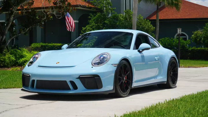 Porsche 911 GT3 Touring (991.2) painted in Gulf Blue