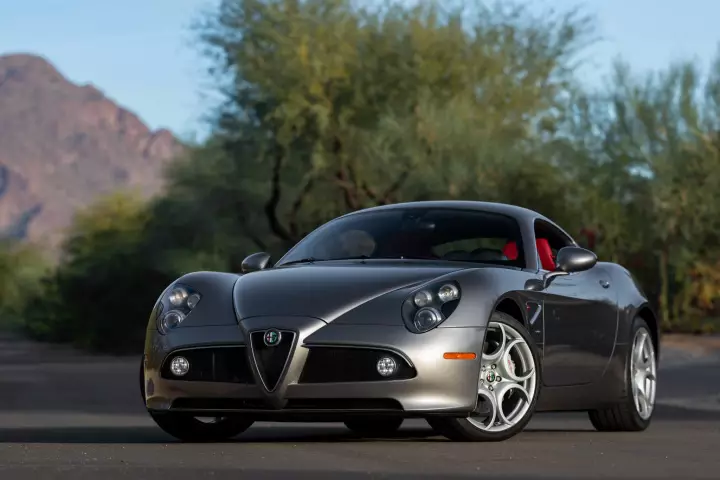 Alfa Romeo 8C Competizione painted in Grigio Nuvolari