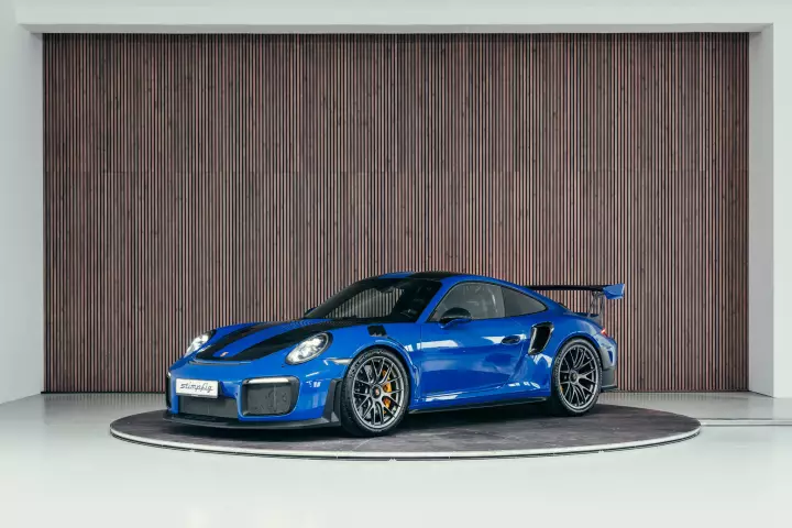 Porsche 911 GT2 RS (991) painted in Club Blue