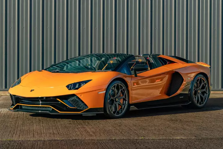 Lamborghini Aventador Ultimae Roadster (LP780-4) painted in Arancio Borealis