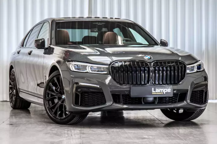 BMW 7 Series (G11) painted in Dravit Grey