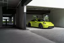 light-green-porsche-911-gt3-touring-992-2-1406