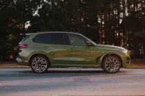 bmw-x5-m-facelift-f95-lci-urban-green-individual-usa-05