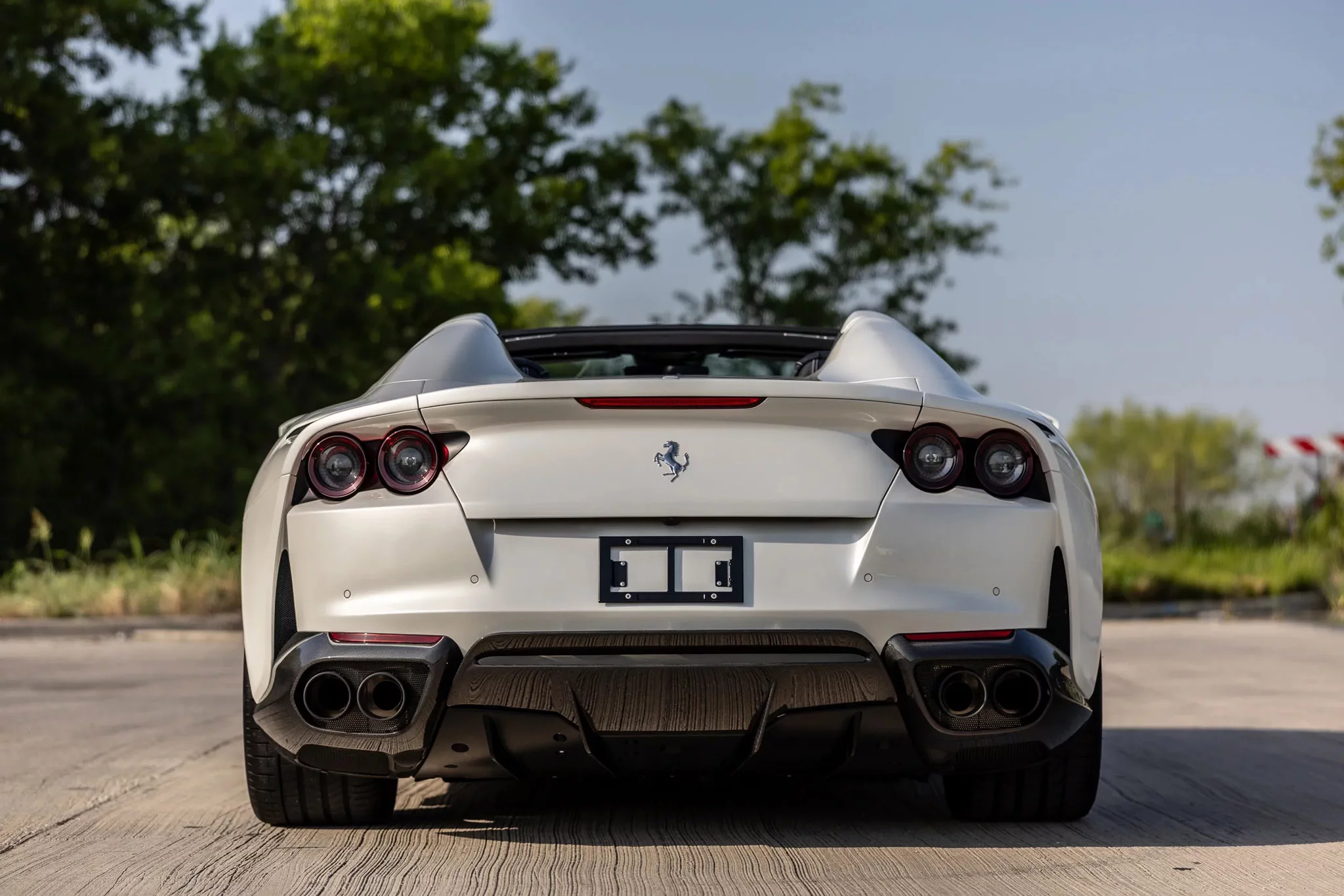 Bianco Italia Ferrari 812