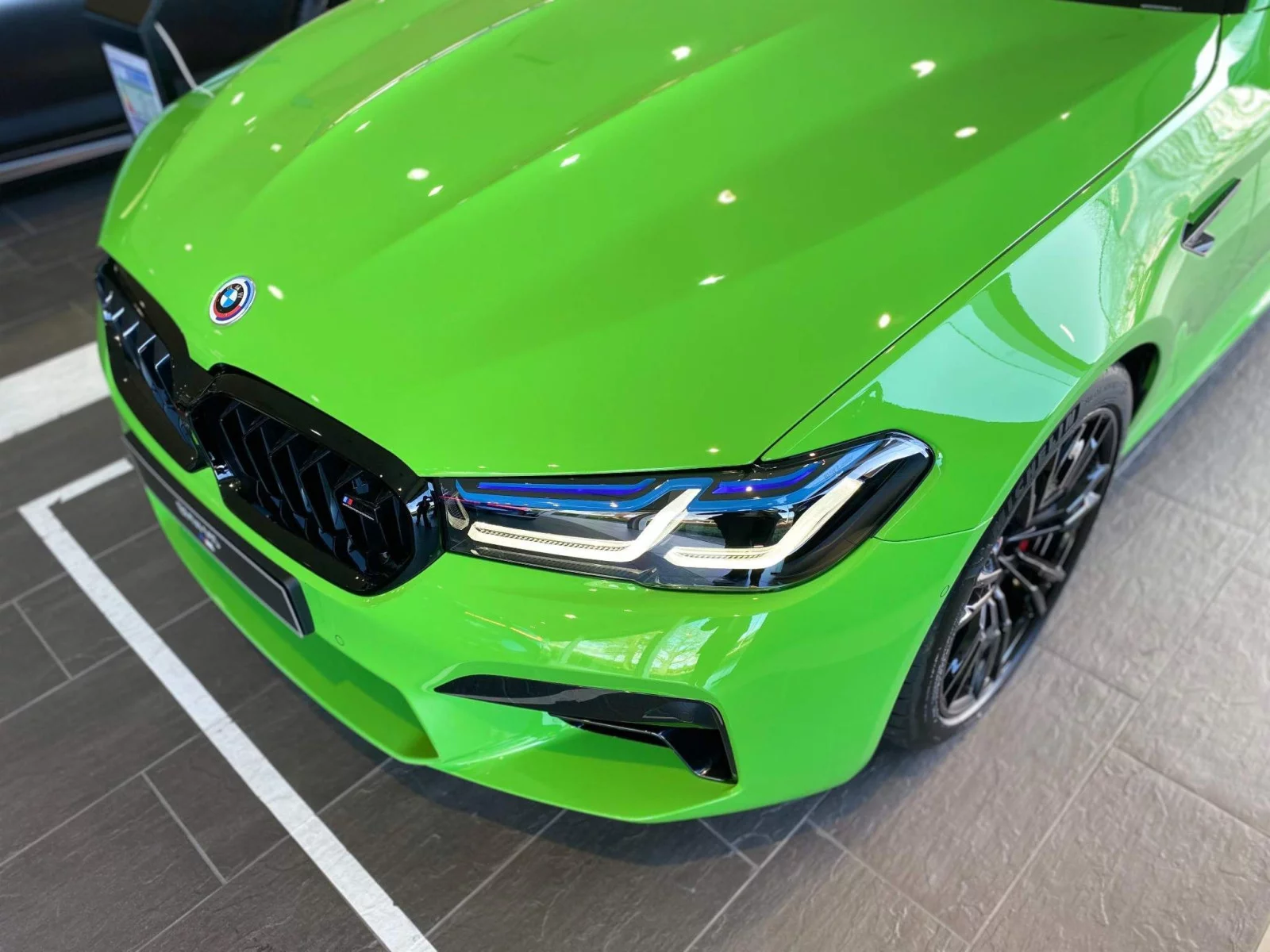 Verde Mantis BMW M5