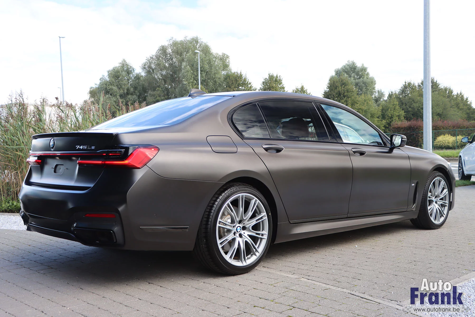 Frozen Dark Brown BMW 7 Series