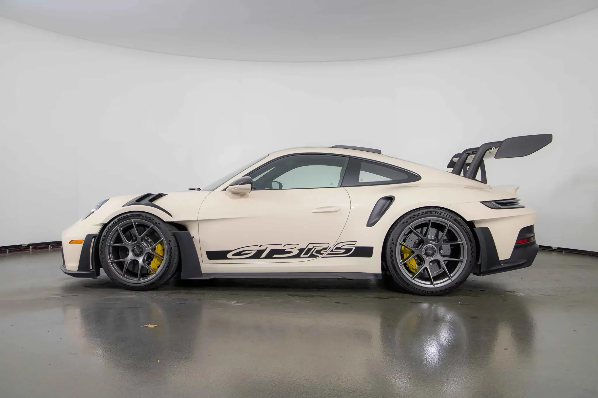 Creme White Porsche 911 GT3 RS