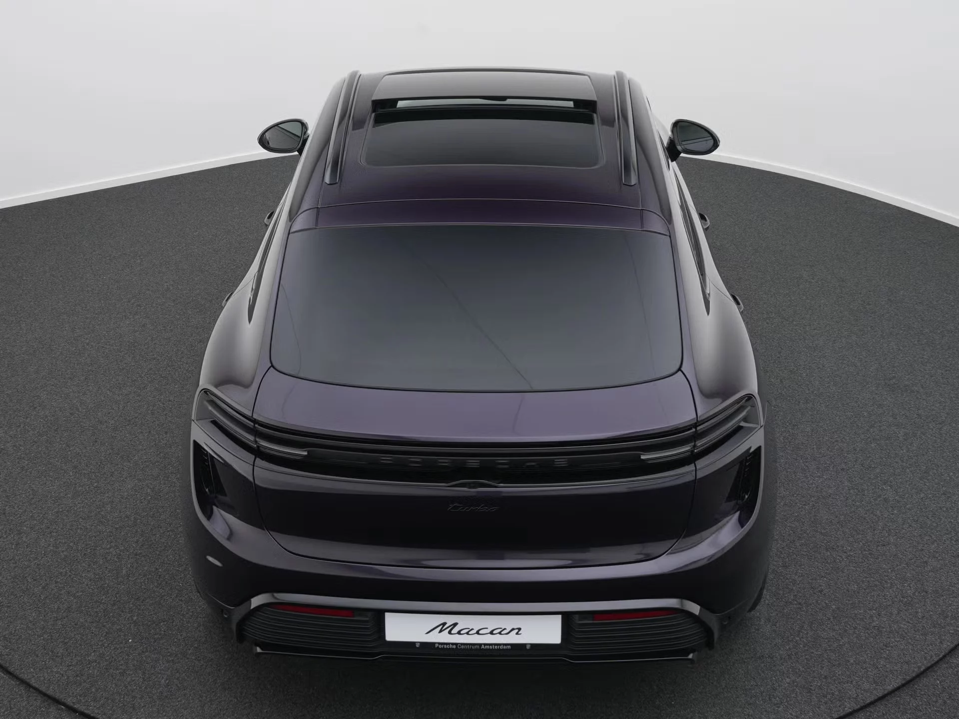Viola Metallic Porsche Macan Electric