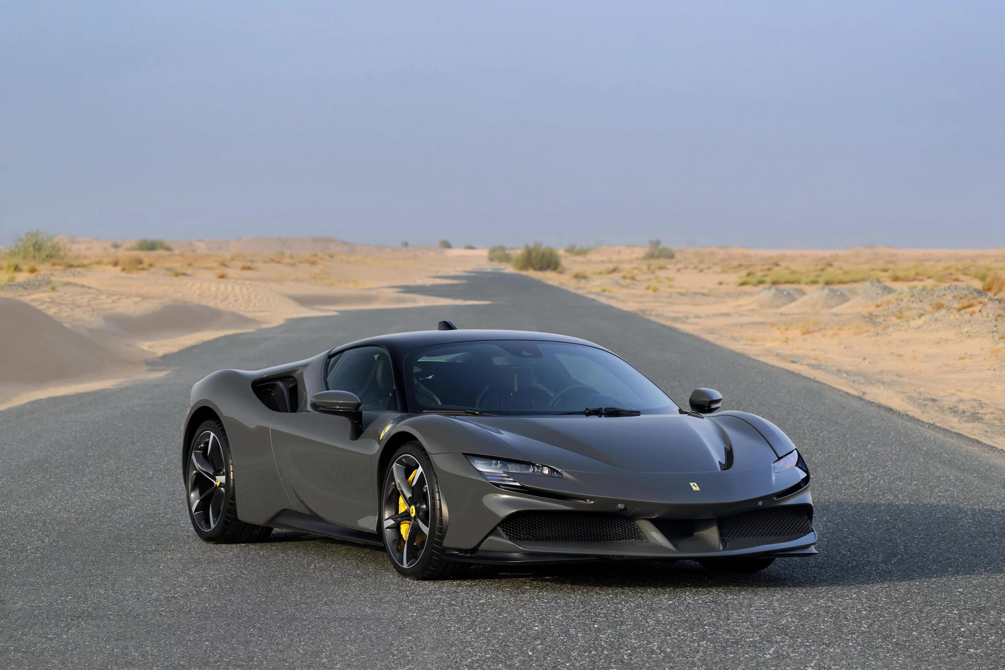 Grigio Scuro Ferrari SF90