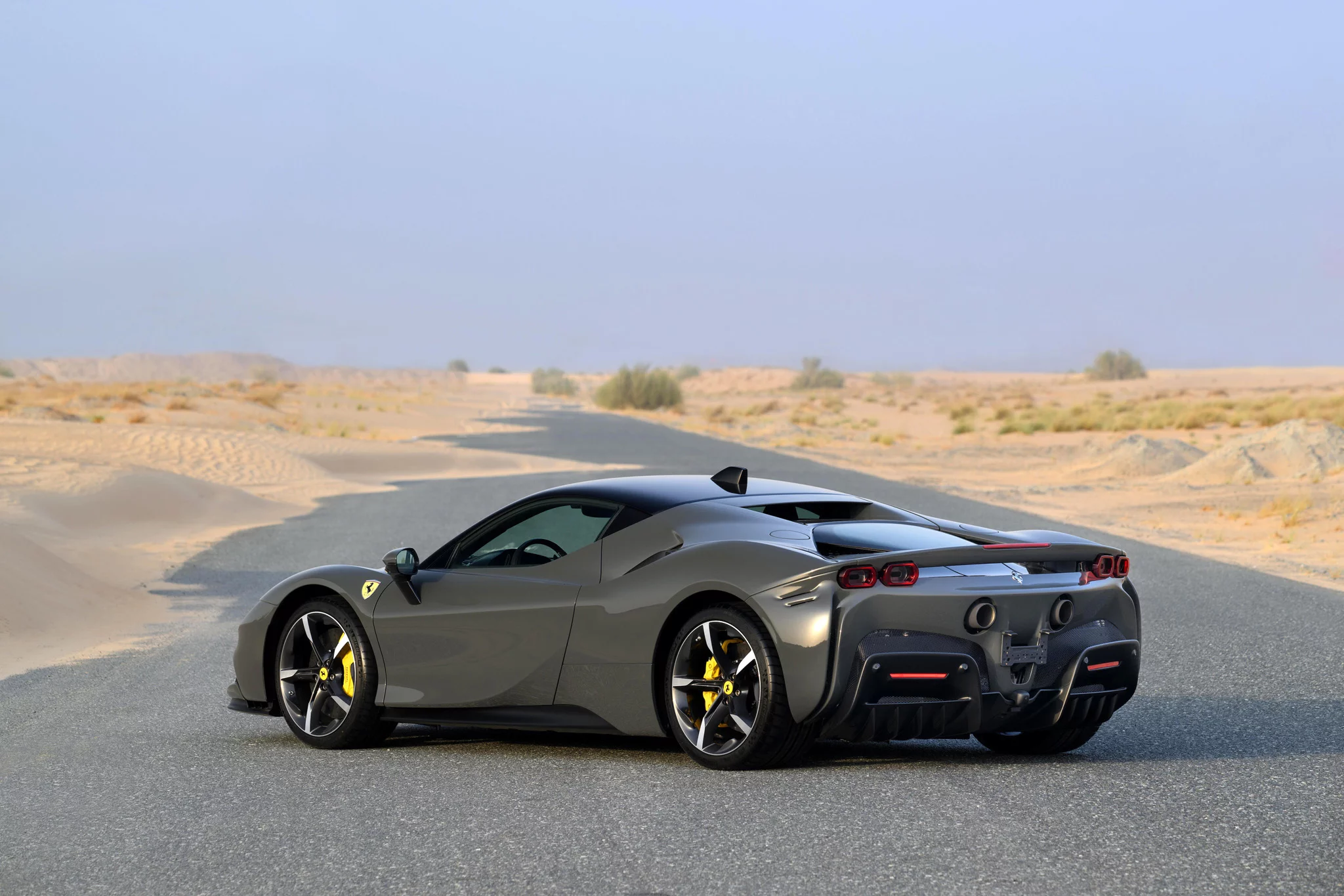 Grigio Scuro Ferrari SF90