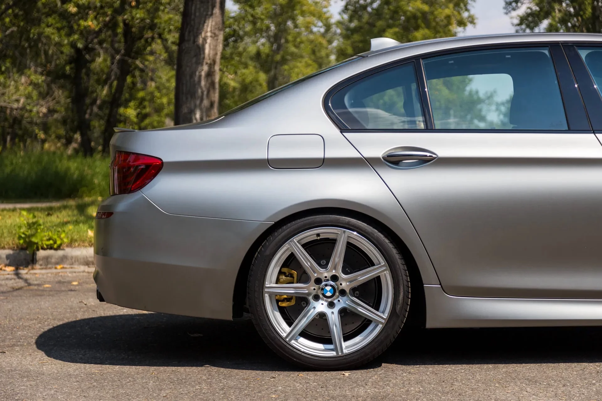 Frozen Dark Silver BMW M5