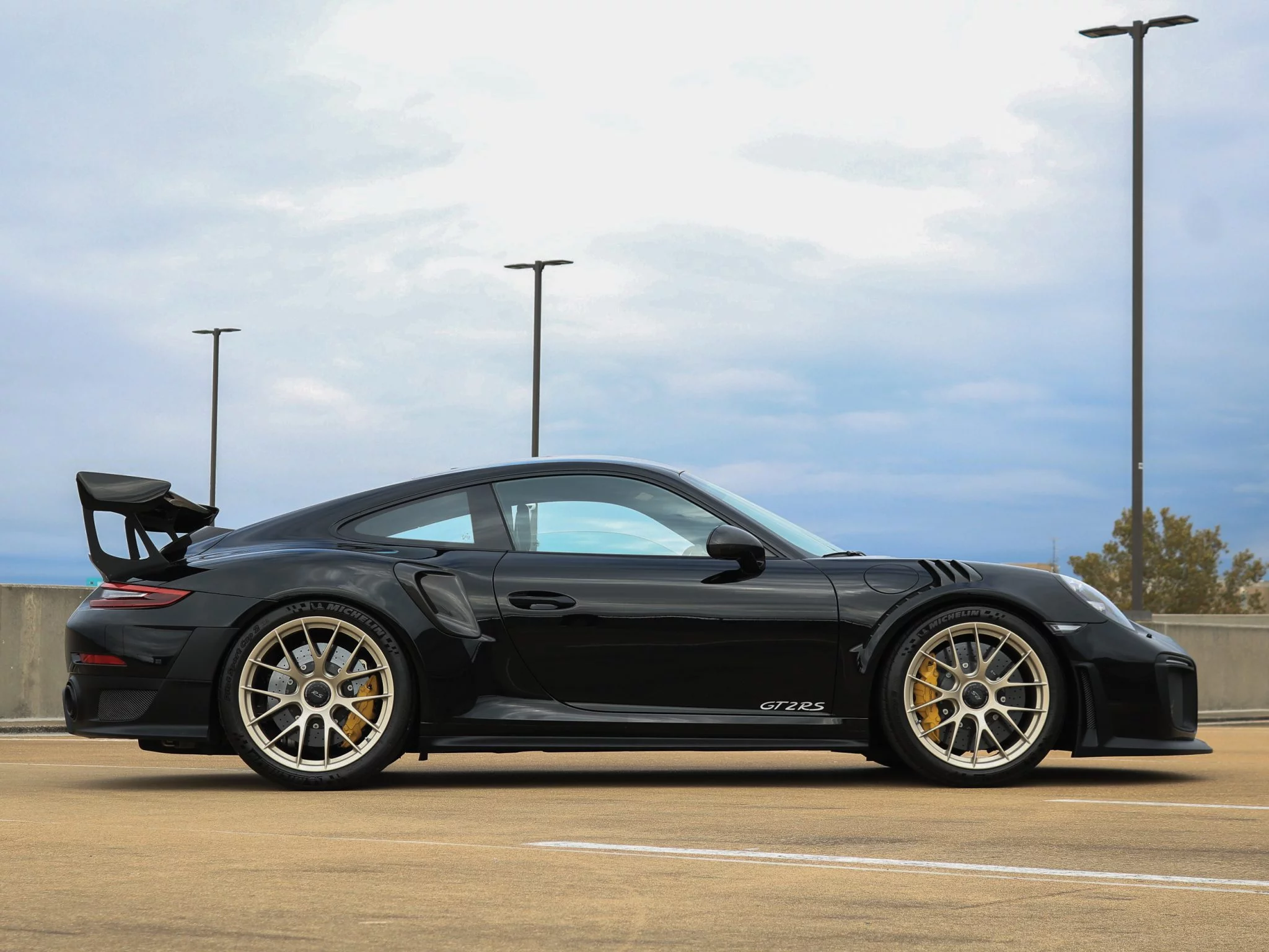 Black Porsche 911 GT2 RS