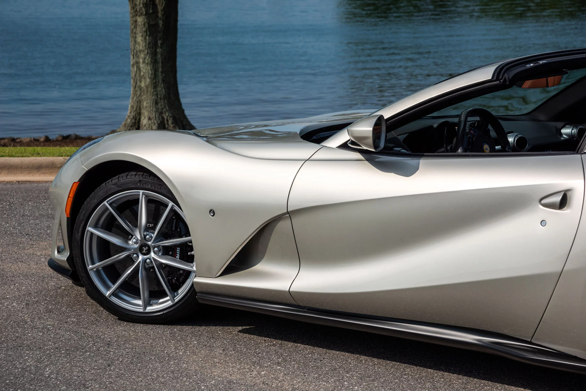 Nuovo Grigio Ingrid Ferrari 812