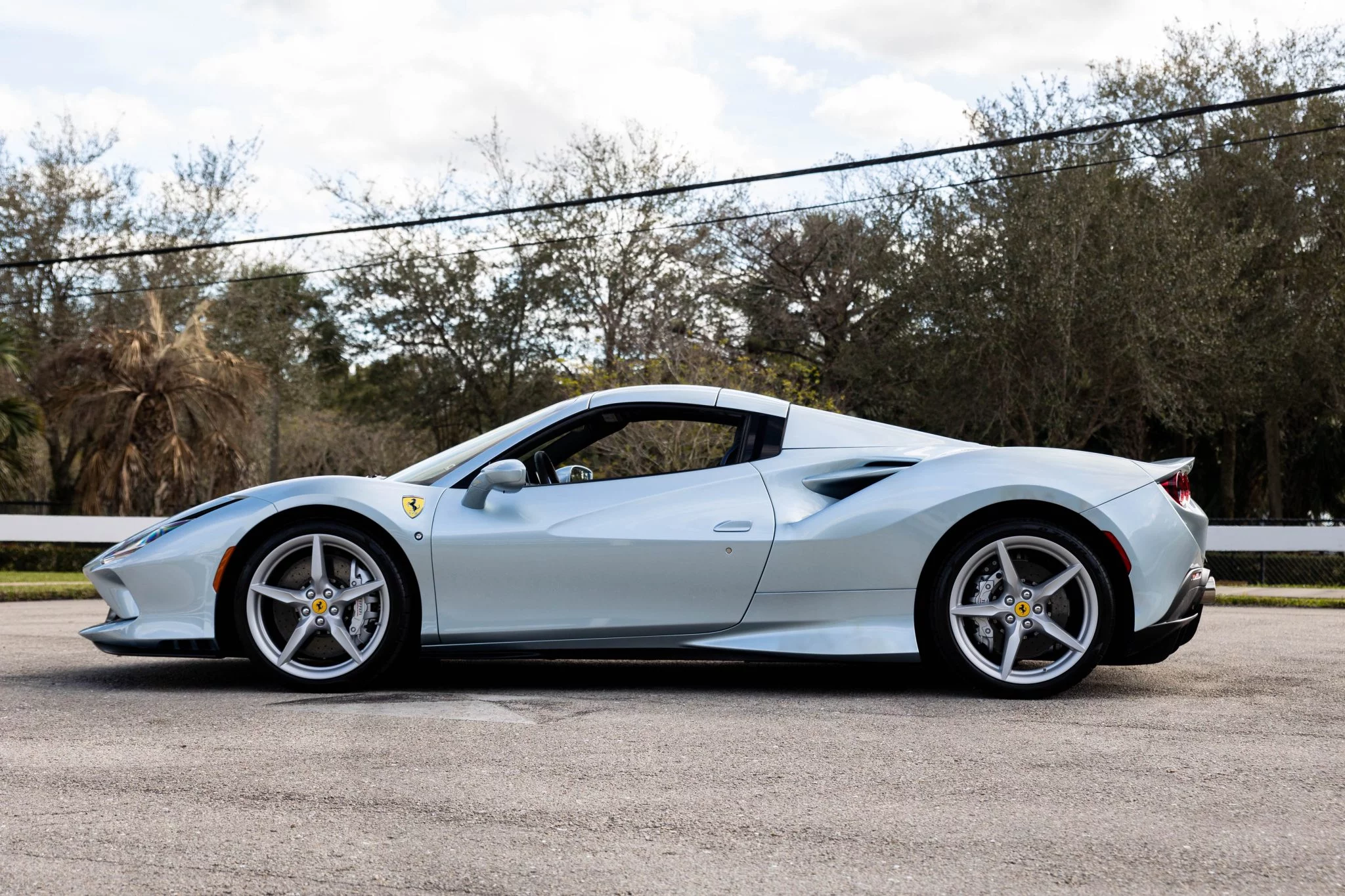 Grigio Alloy Ferrari F8