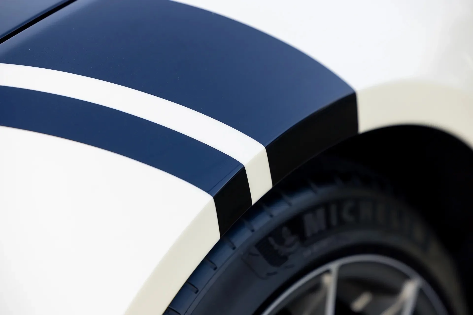 Bianco Birdcage Ferrari 812