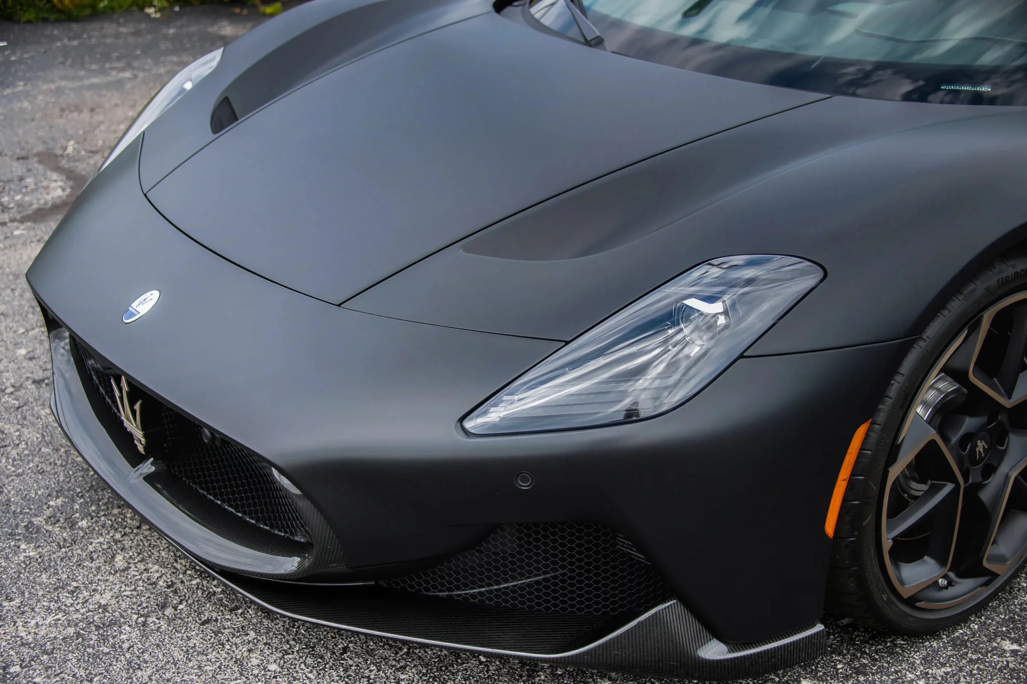 Nero Essenza Matte Maserati MC20