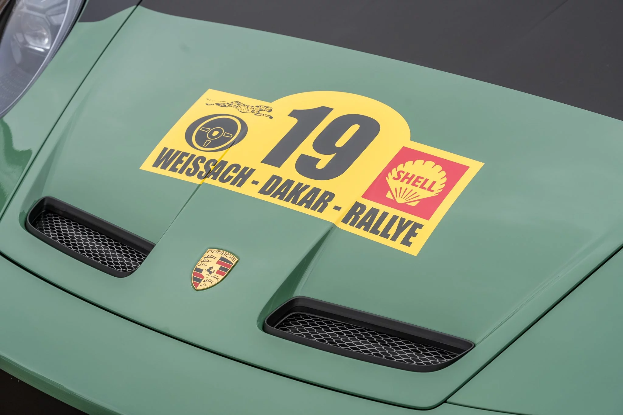 Auratium Green Porsche 911 Dakar