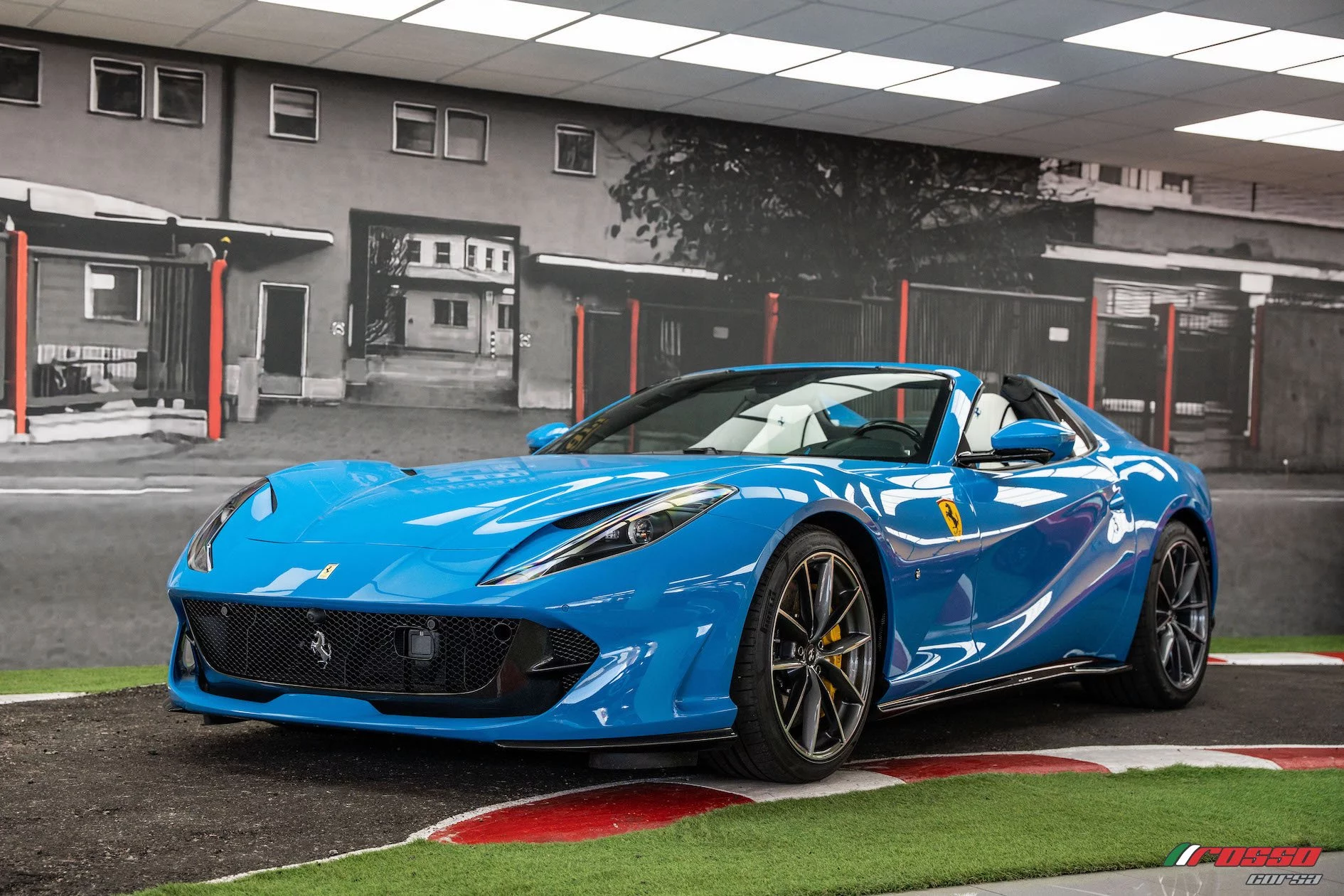 Azzurro Lechler Ferrari 812