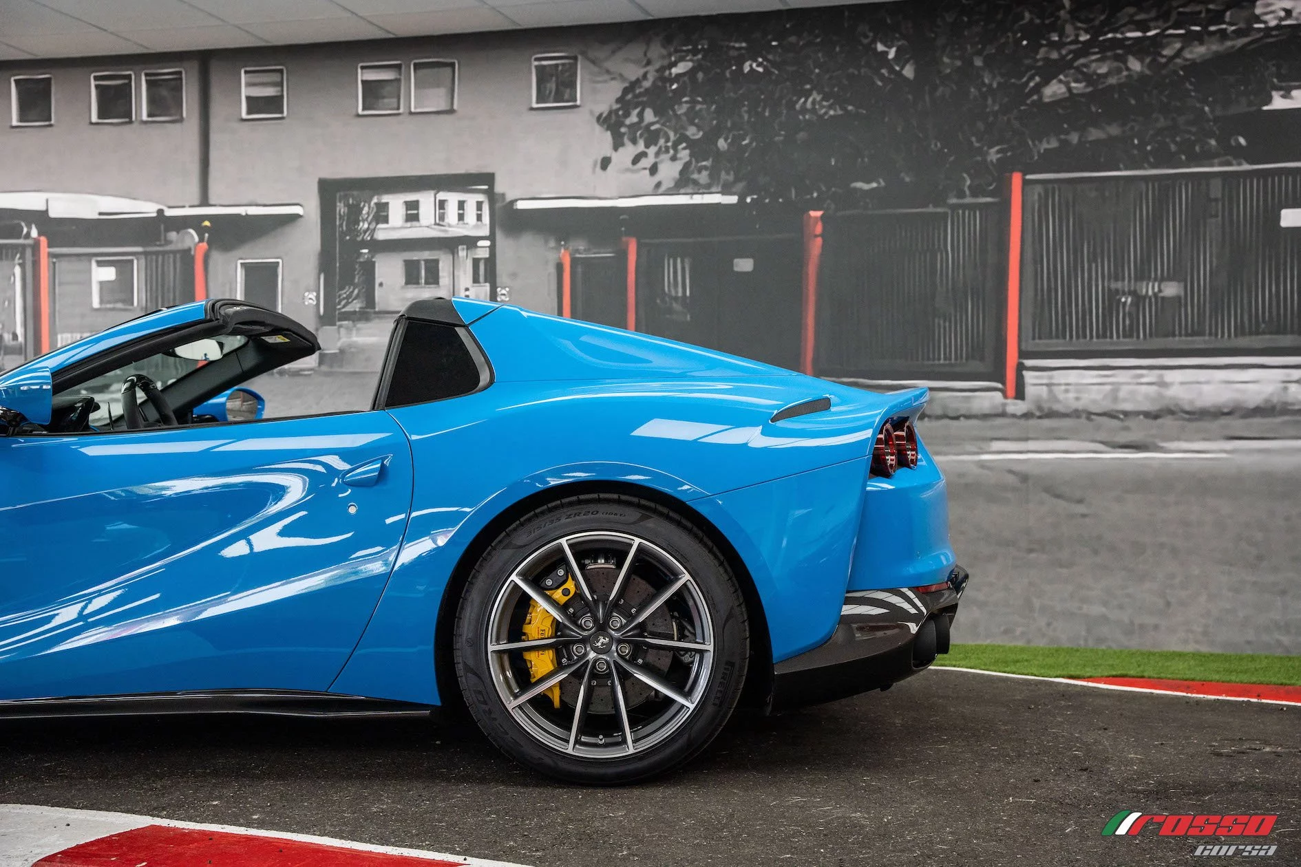 Azzurro Lechler Ferrari 812
