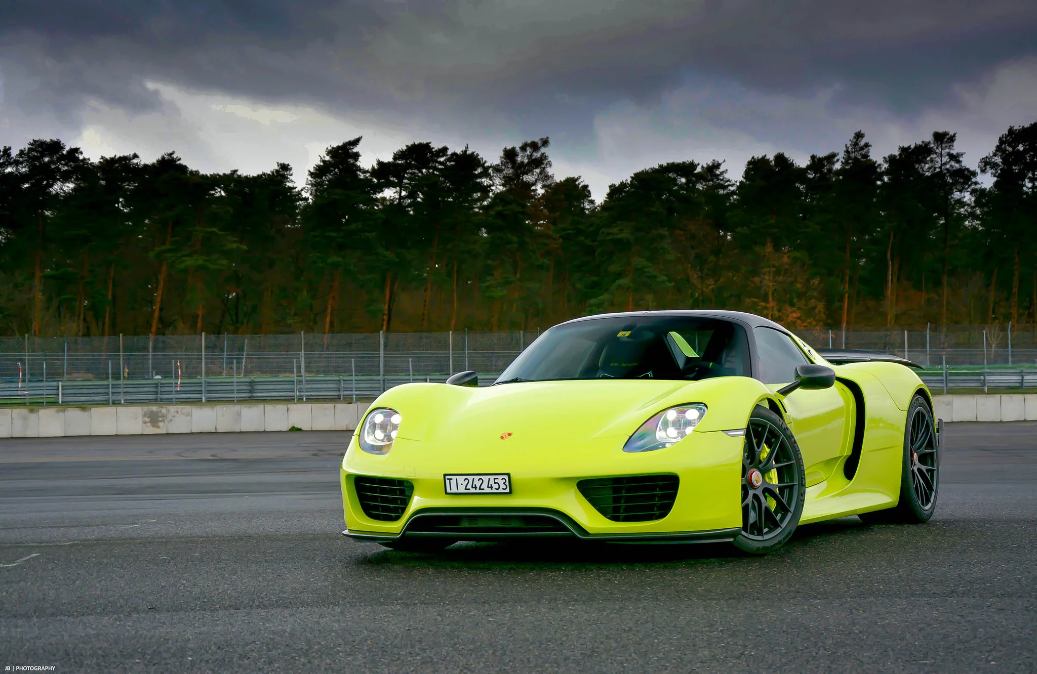 Acid Green Porsche 918 Spyder