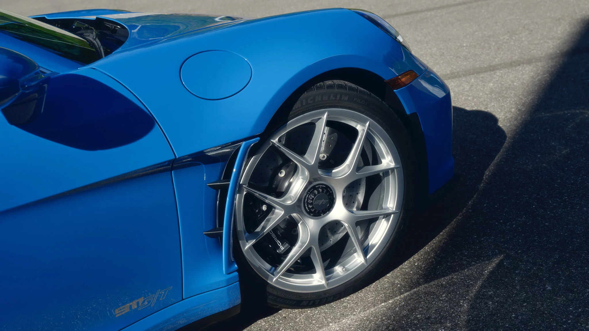 Dani Blue Porsche 911 S/T