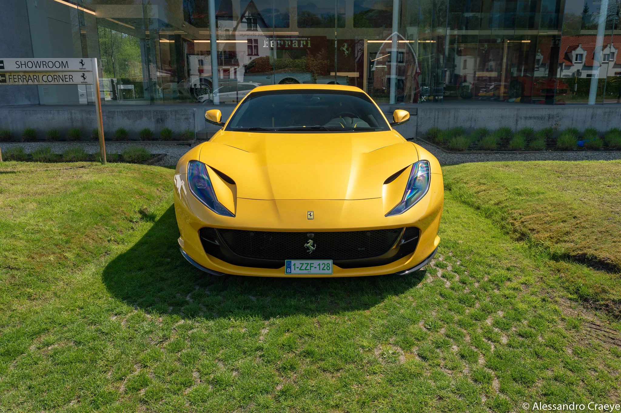Giallo Triplo Strato Ferrari 812