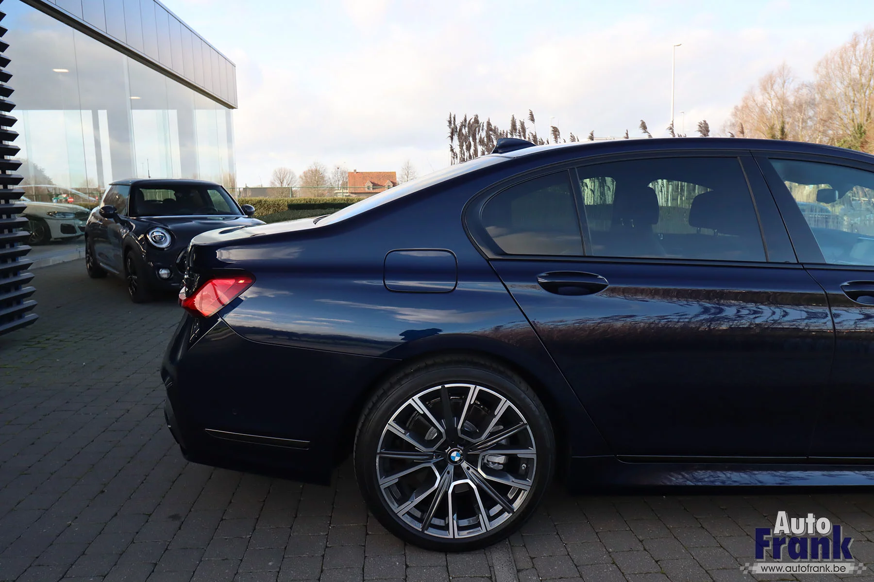 Tanzanite Blue II BMW 7 Series