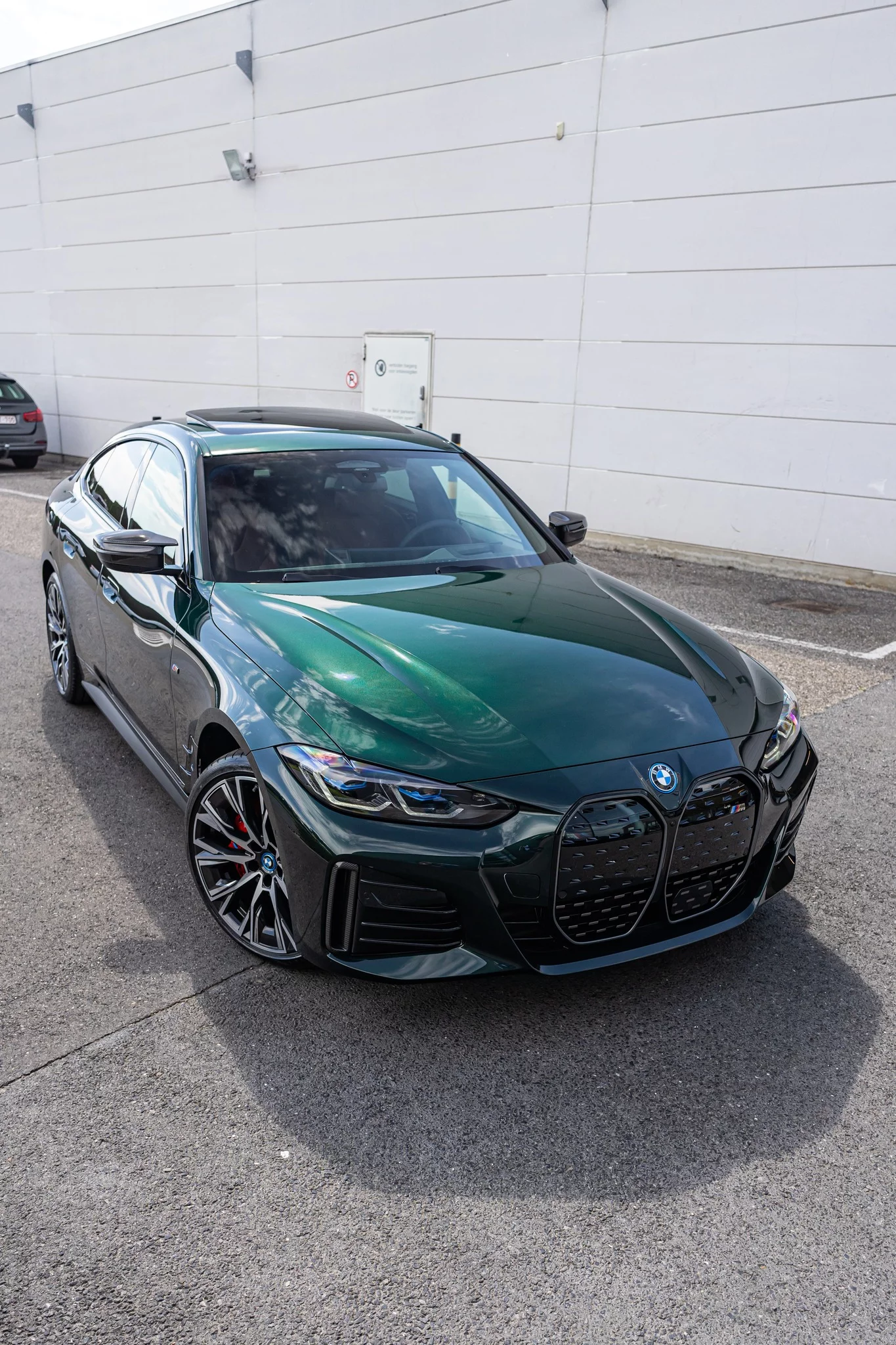 Oxford Green II BMW i4